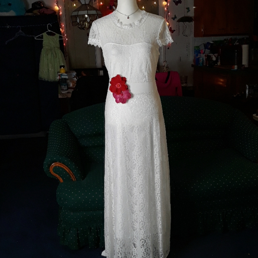 White lace double layered dress w flower accents